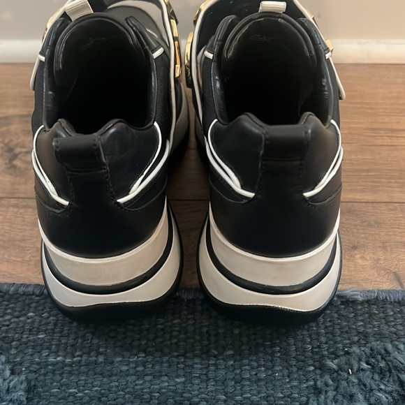 Michael Kors, dad tennis shoe with gold size 8 - Picture 4 of 4